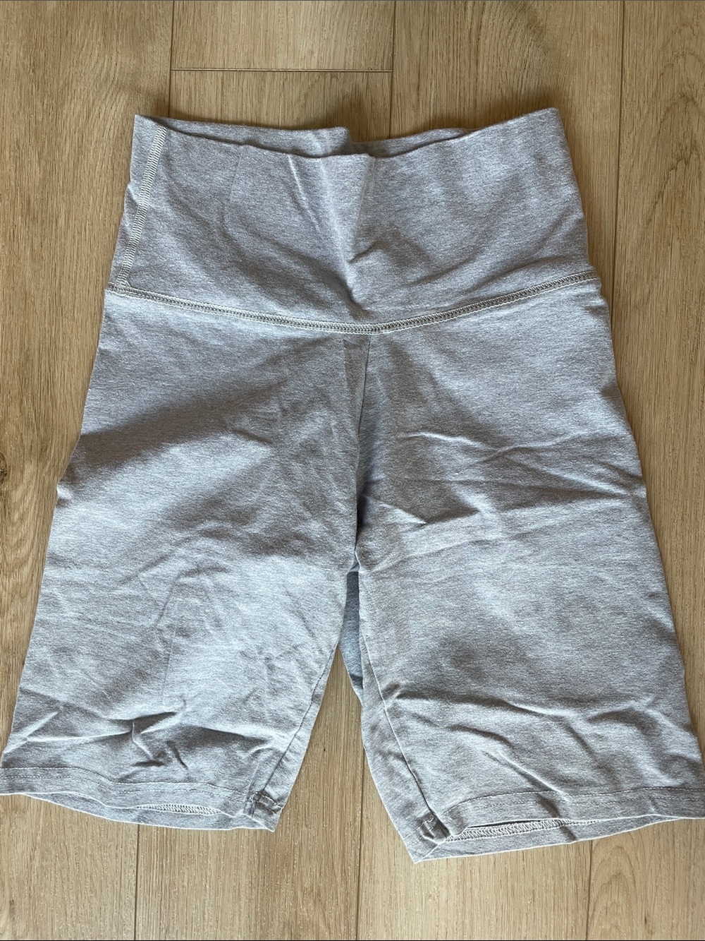 High-Rise Women's Light Gray Bike Shorts with Wide Waistband